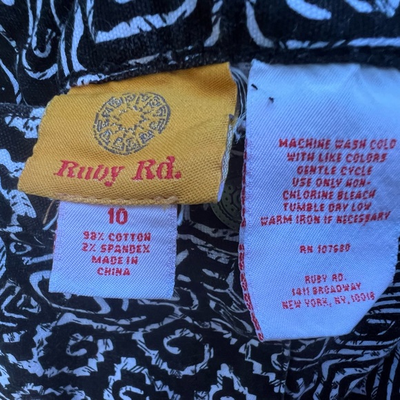 Ruby Rd Capri Pants - Picture 4 of 4